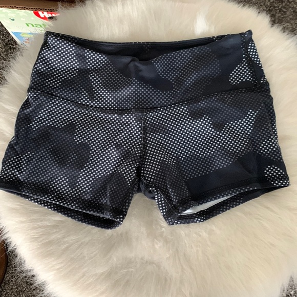 wod booty shorts